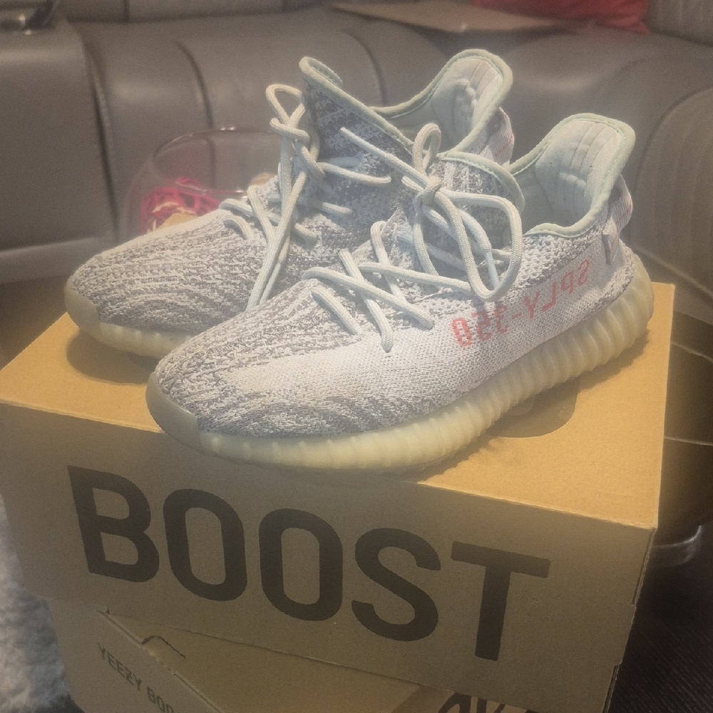 adidas Yeezy Boost 350 V2 Blue Tint  size 9.5